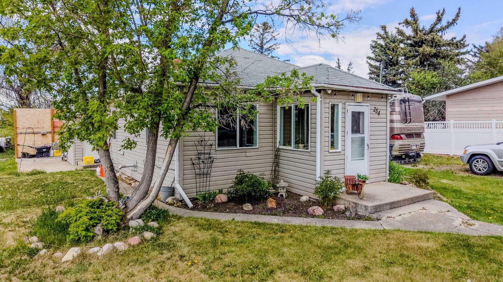Property Photo: 254 N 200 W AB T0K 2S0
