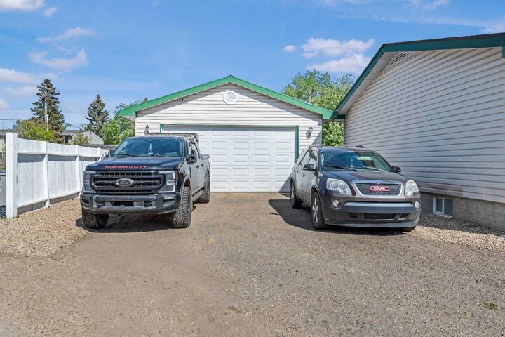 Property Photo:  9811 95 Street  AB T8V 1Z3 