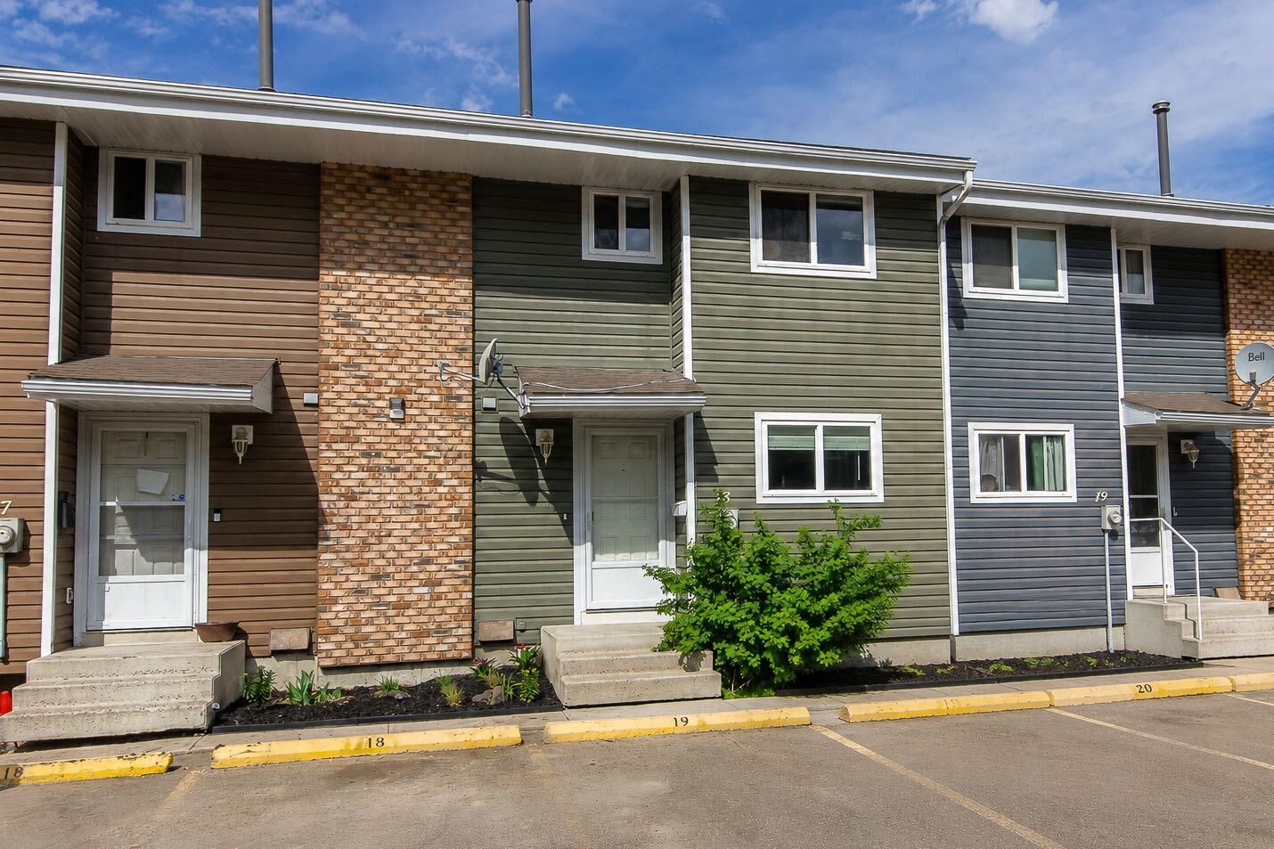 Property Photo:  5806 61 Street 18  AB T4N 6H4 