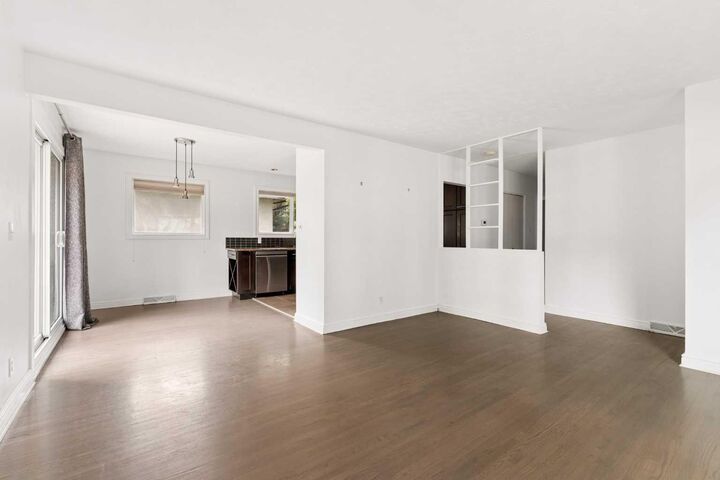 Property Photo: 5615 20 Street SW AB T3E 1R3