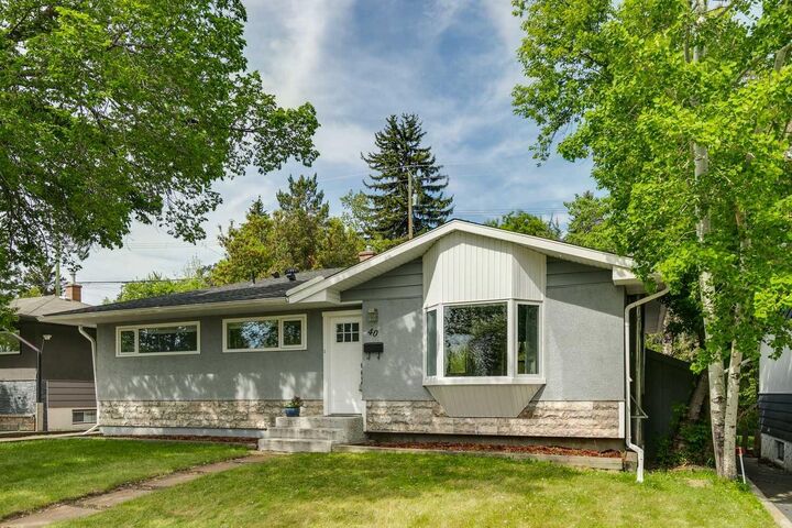 Property Photo: 40 Henefer Road SW AB T2V 3B4