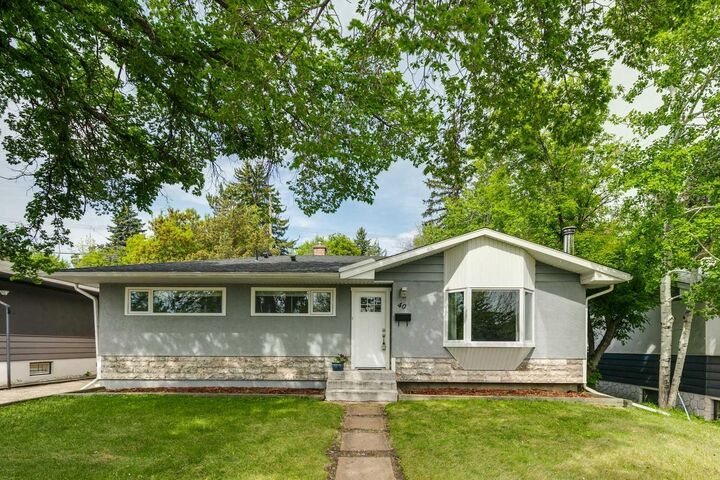 Photo de la propriété: 40 Henefer Road SW AB T2V 3B4