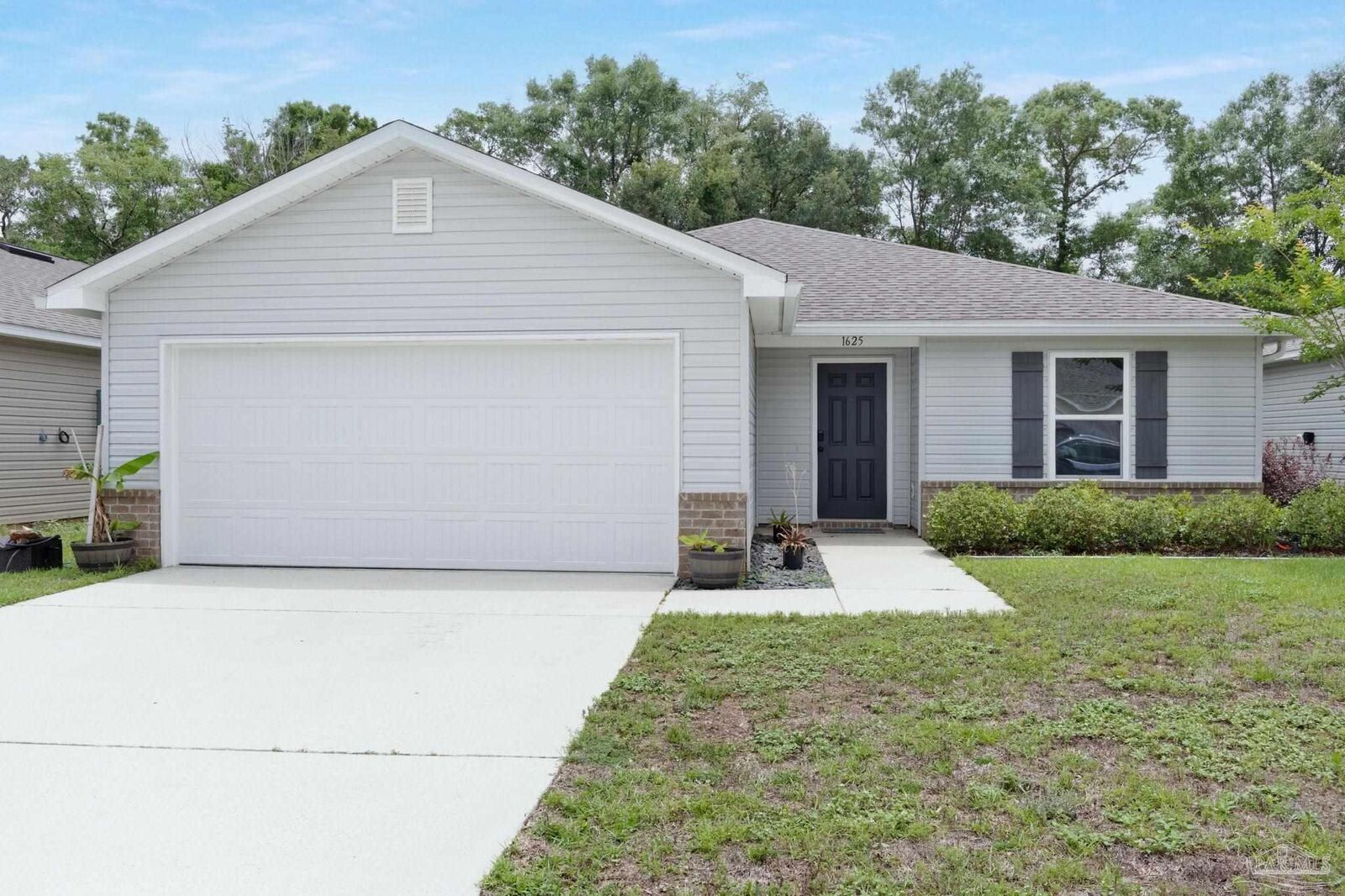 Property Photo: 1625 Addies Way FL 32534