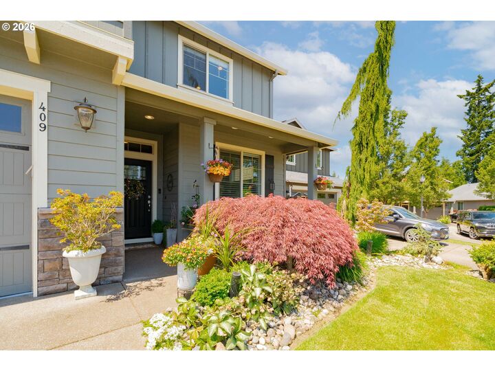 Property Photo:  409 N 43rd Ct  WA 98642 
