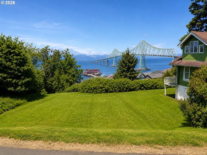 Property Photo: 356 Floral St OR 97103