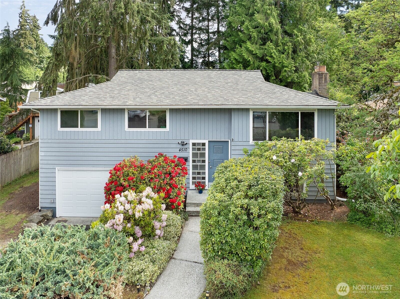 Property Photo:  4510  237th Place SW  WA 98043 