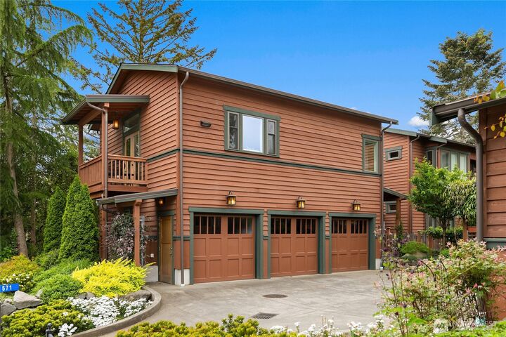 Property Photo: 565 Ericksen Avenue NE WA 98110