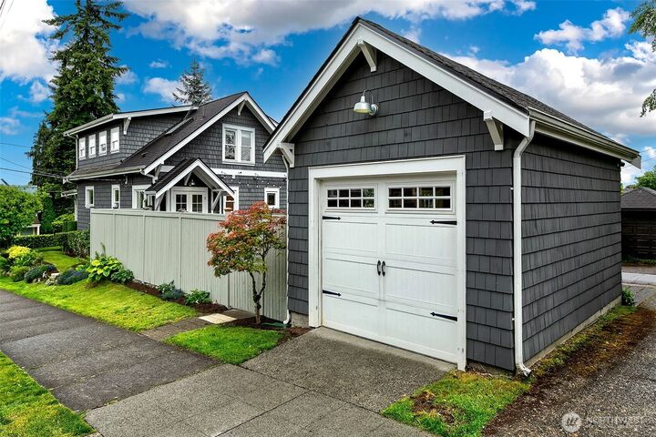 Property Photo:  5761  35th Avenue NE  WA 98105 