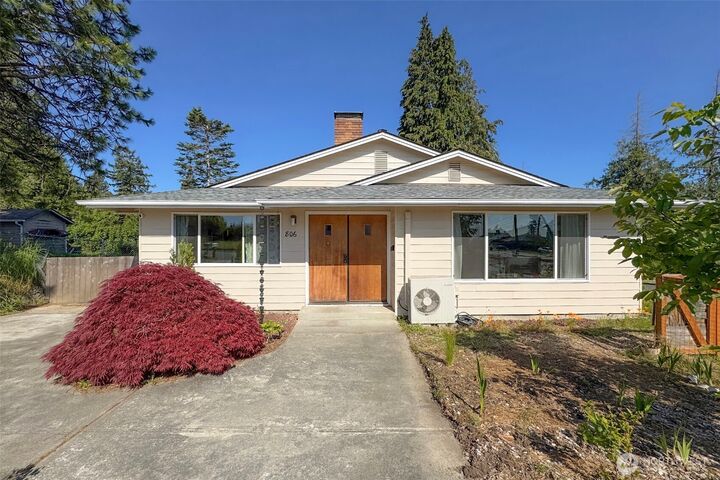 Property Photo:  806 S E Street  WA 98363 