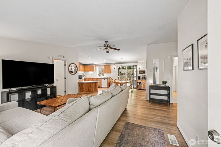 Property Photo: 15800 SE 264th Street WA 98042