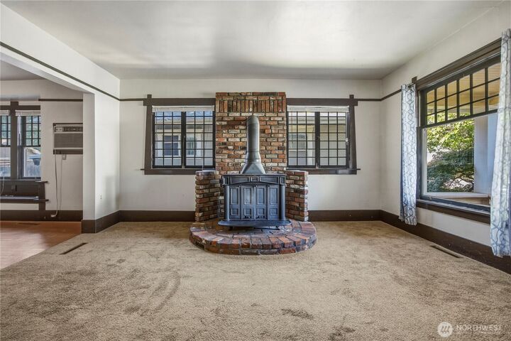 Property Photo:  618 S 2nd Avenue  WA 99362 