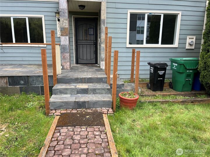 Property Photo:  6906  55th Avenue S  WA 98118 