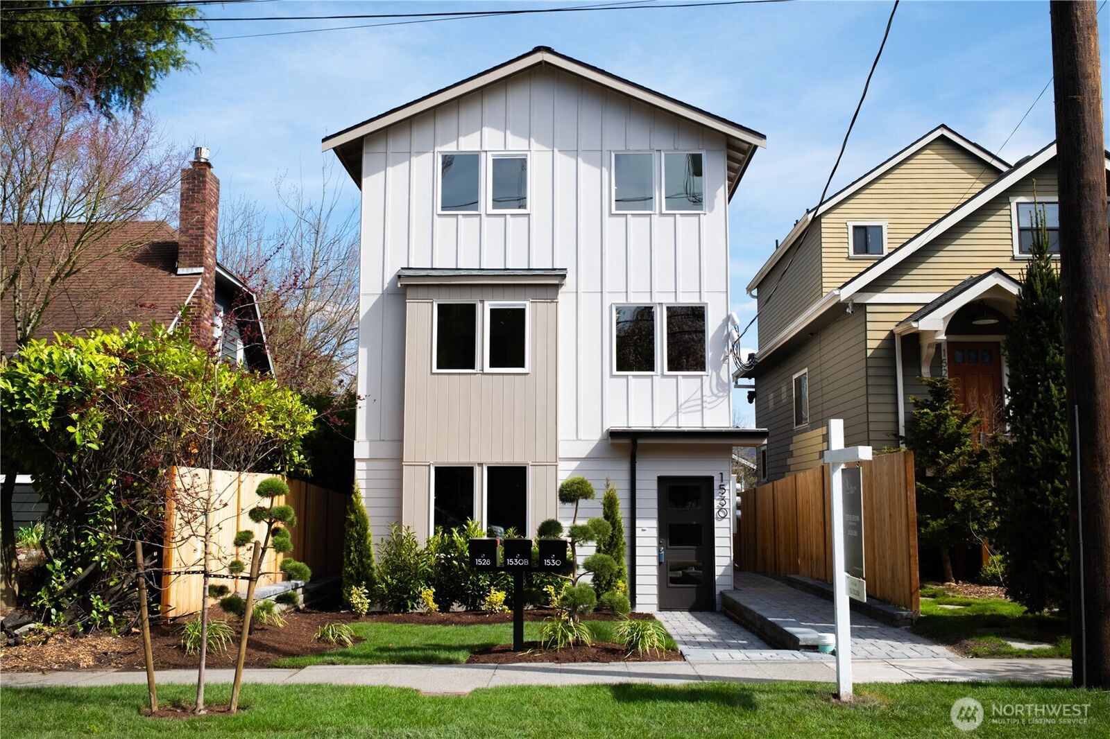 Property Photo:  1530  25th Avenue  WA 98122 