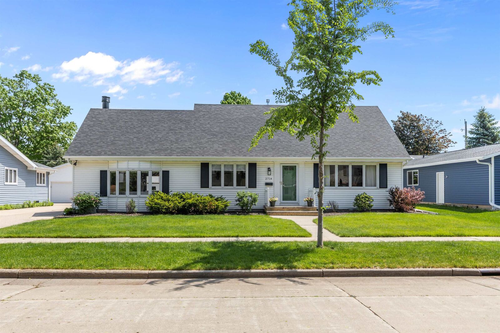 Property Photo:  2714 N Elmwood Court  WI 54911-2225 