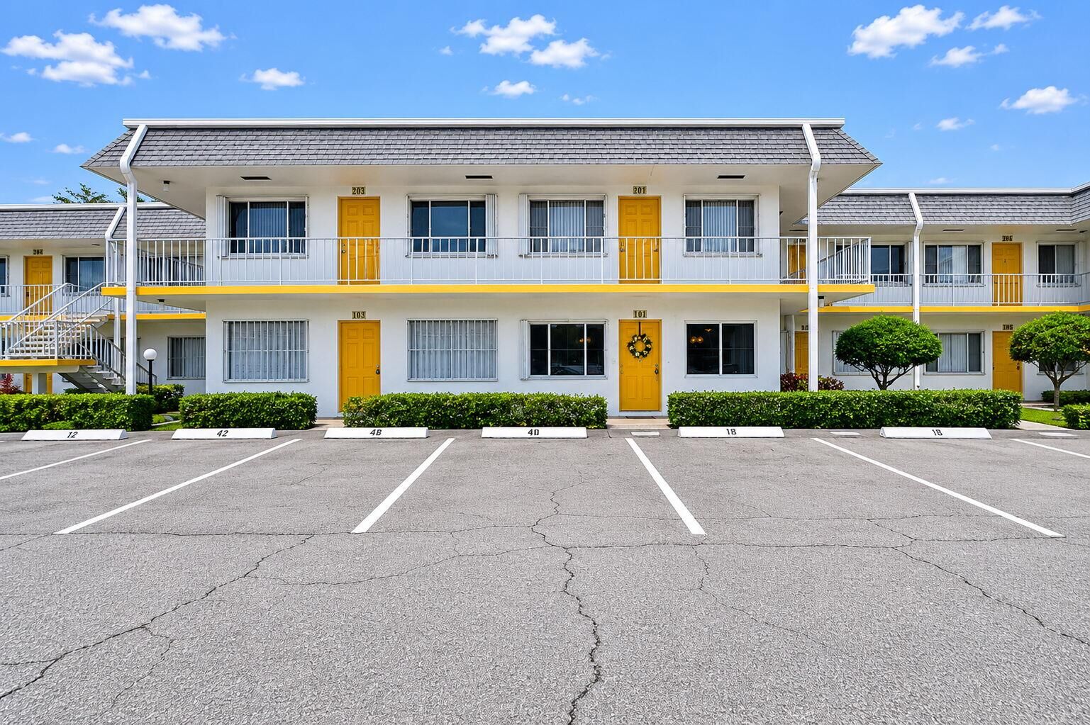 Property Photo:  3240 Lake Osborne Drive Apt 104  FL 33461 