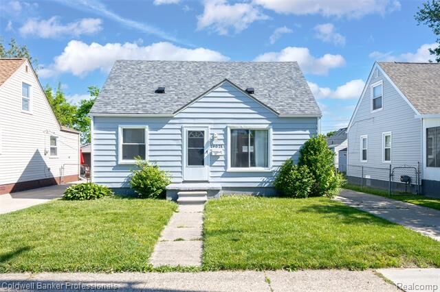 Property Photo:  19021 Hazelwood Street  MI 48066 