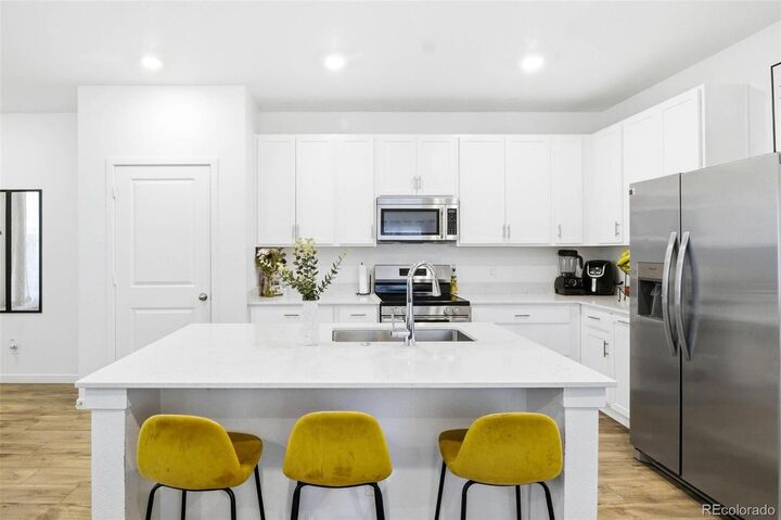Property Photo:  555 Aspen Avenue  CO 80102 