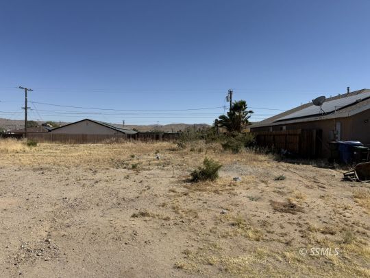 Property Photo:  1329 W Willow Ave  CA 93555 