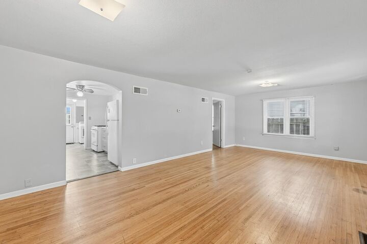Property Photo: 1702 S Greenwood Ave KS 67211