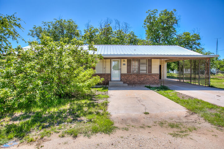 Property Photo: 805 Sycamore Street TX 76861