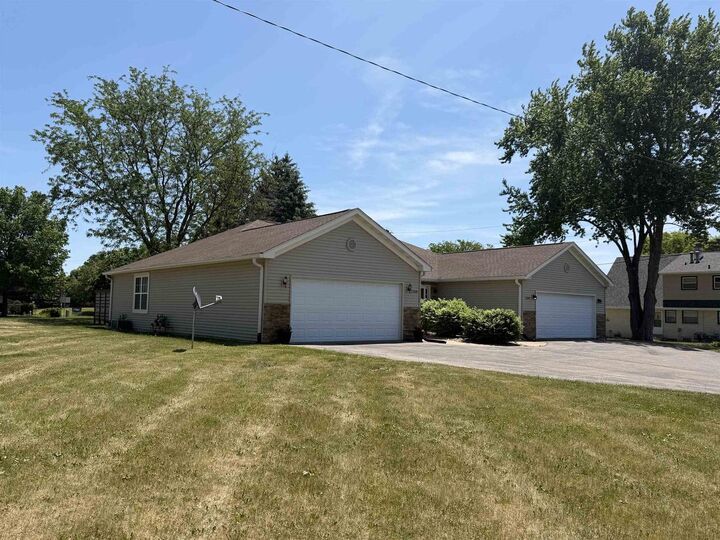 Property Photo: 2302/2308 Bootmaker Drive WI 53511