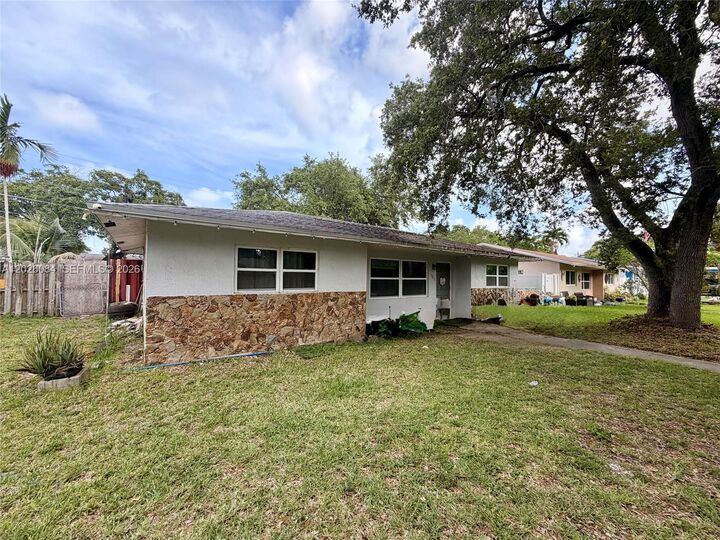 Property Photo:  5180 SW 27th Ter  FL 33312 
