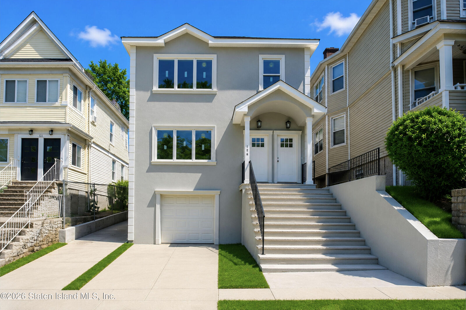 Property Photo:  124 Castleton Avenue  NY 10301 