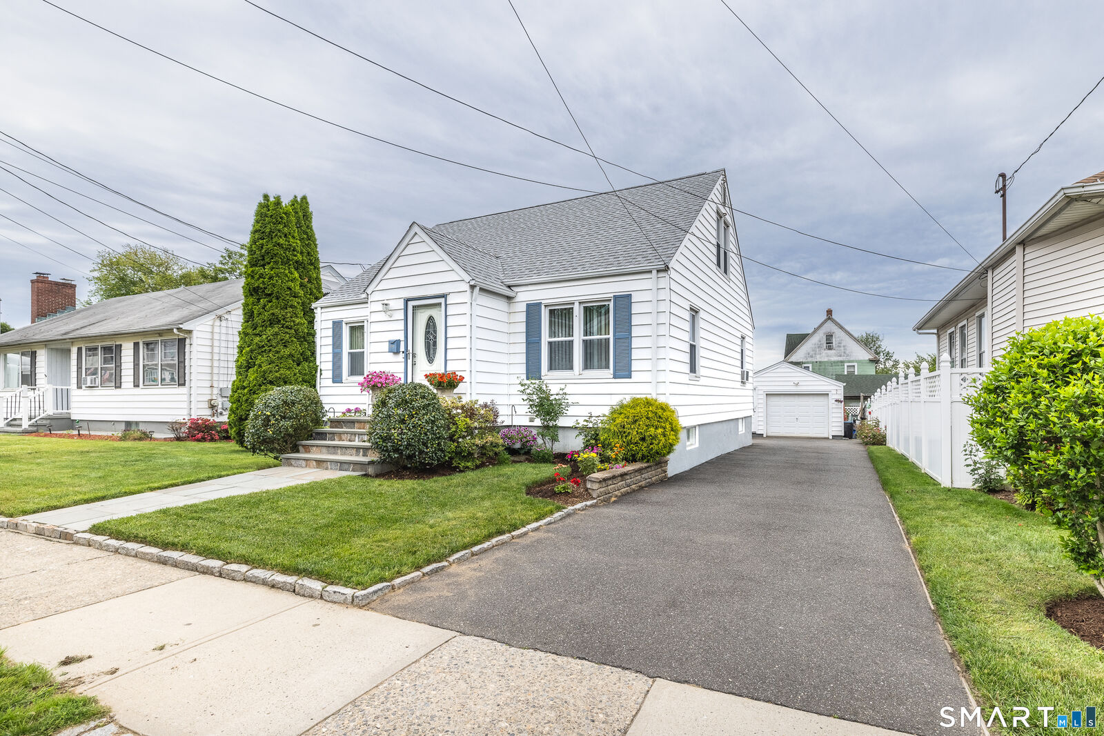 Property Photo:  343 Hollister Street  CT 06615 