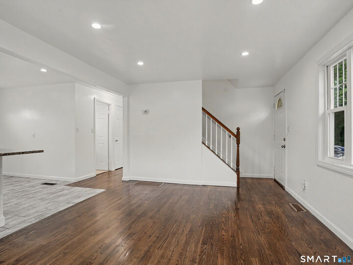 Property Photo:  35 Oakleaf Street  CT 06606 