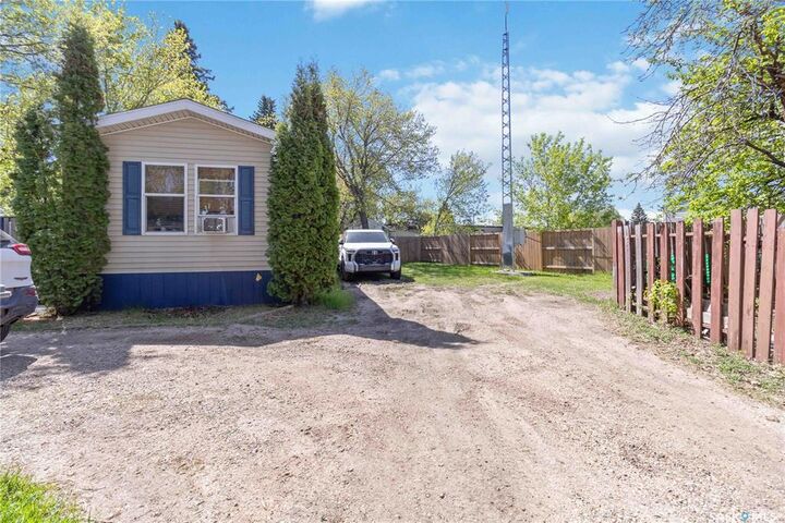 Property Photo: 219 Grant Street 136 SK S7N 2A5