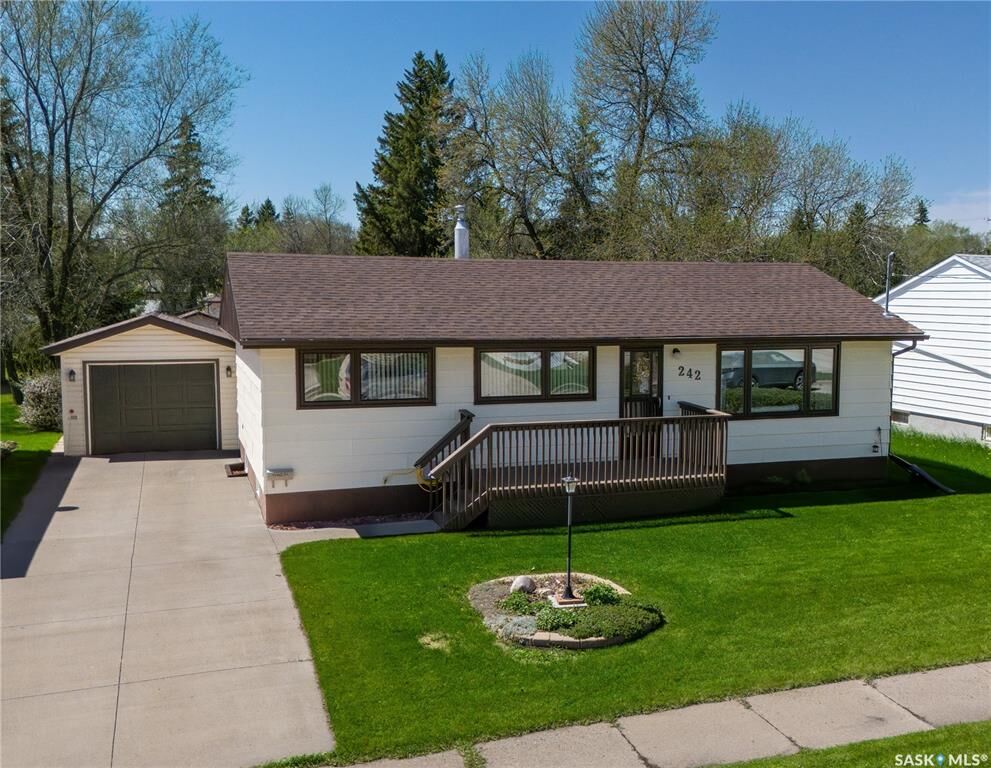 Property Photo: 242 Fifth Avenue N SK S3N 0Z9