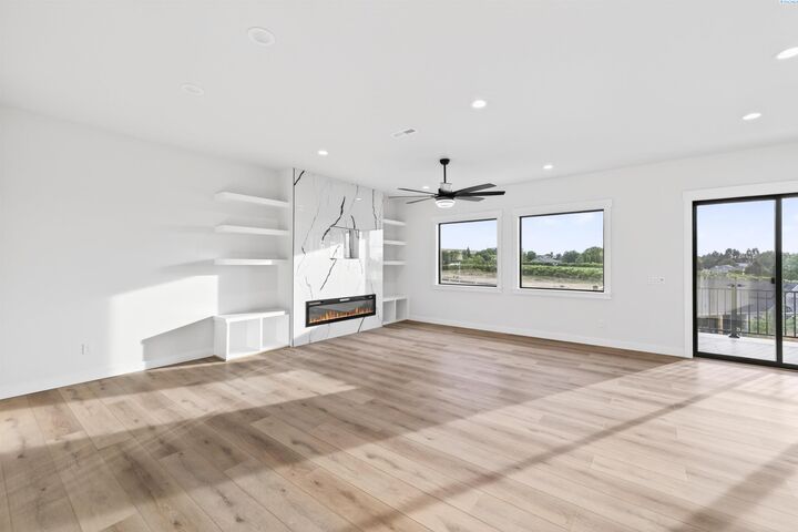 Property Photo:  1030 S Florida Pl  WA 99338 