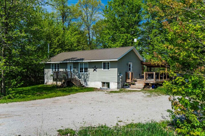 2555 Hodgins Road — photo 1