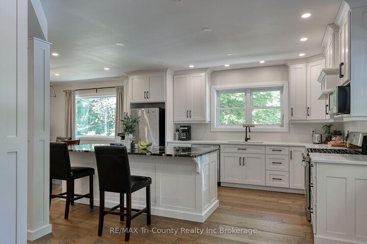 Property Photo: 16 Delevan Crescent ON N4G 3M7