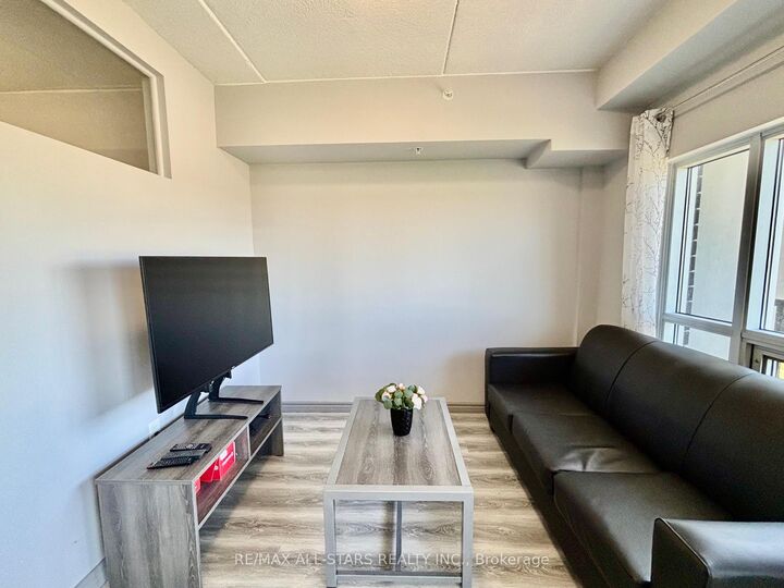 Property Photo:  275 Larch Street 507  ON N2L 3R2 