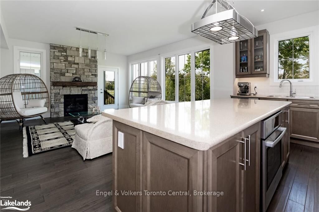 Property Photo:  364 Yellow Birch Crescent  ON L9Y 0Y5 