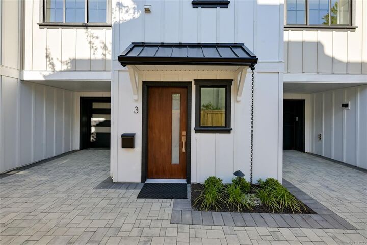 Property Photo: 2268 Bowker Ave #3 BC V8R 2E4