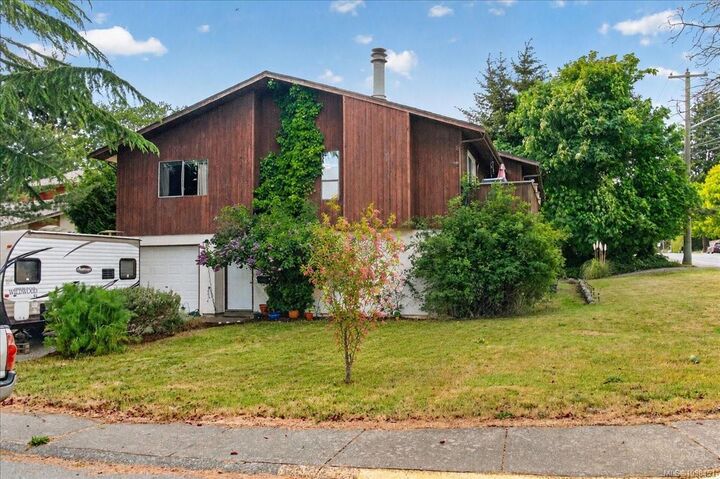 700 Stancombe Rd — photo 1