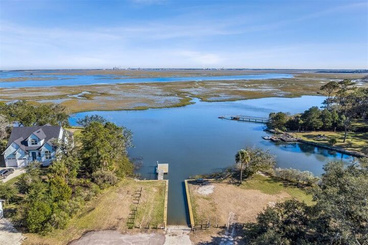 Property Photo:  97070 Morgans Way  FL 32097 