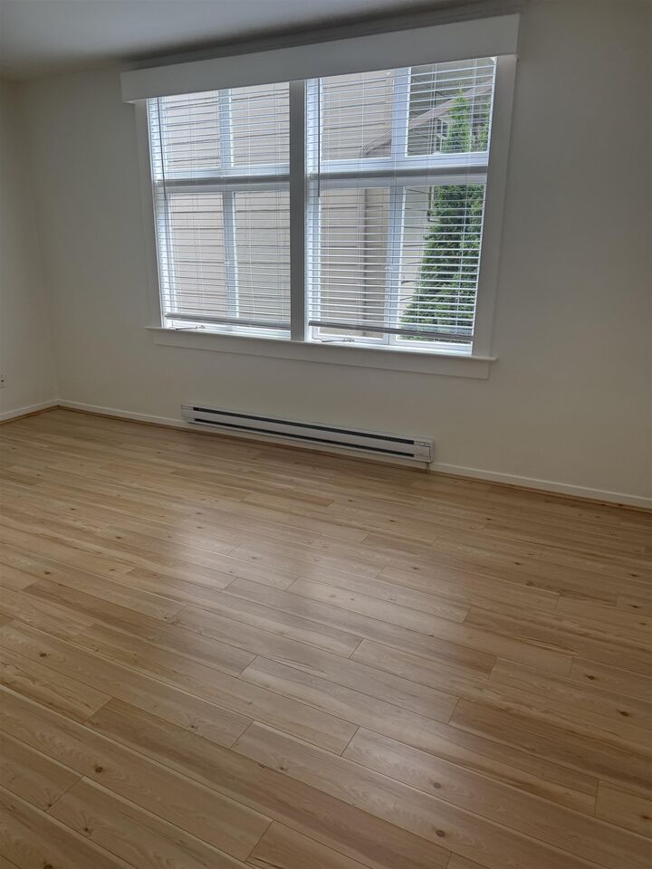 Property Photo:  3371 Chesterfield Avenue 102  BC V7N 3N2 