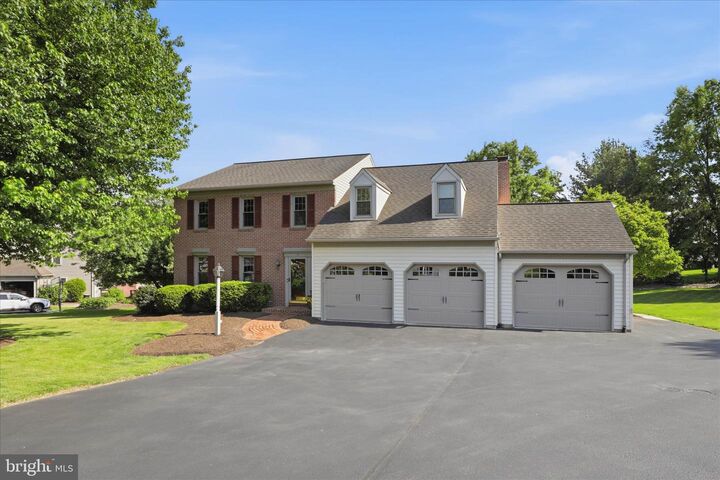 Property Photo:  9 Round House Drive  PA 17543 
