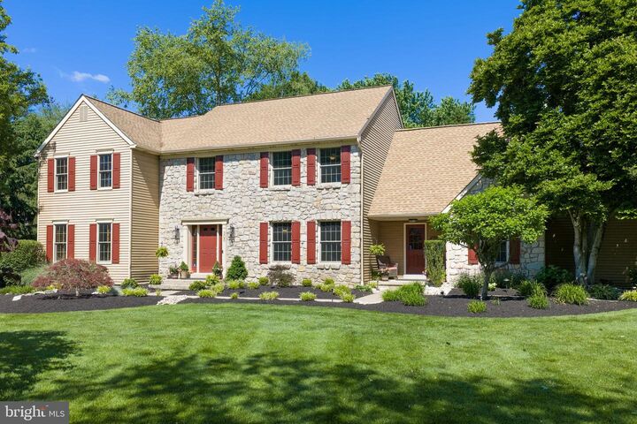 Property Photo:  305 Cottonwood Drive  PA 19047 