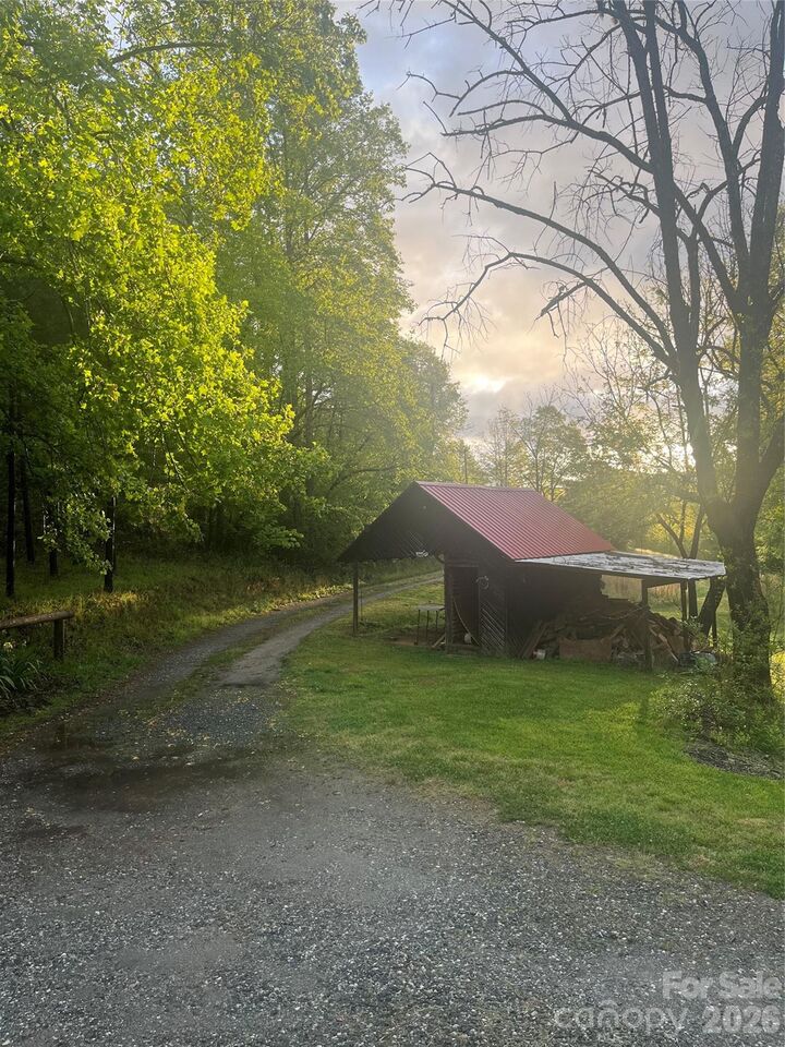 Property Photo: 1239 W McGuinn Road NC 28756