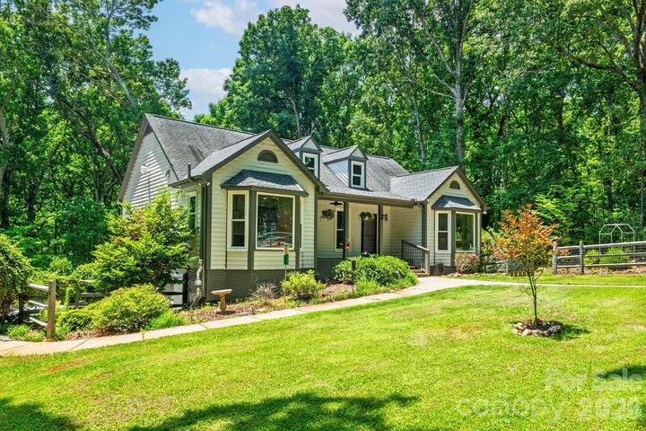 Property Photo:  9131 N Pine Hill Lane  NC 28215 