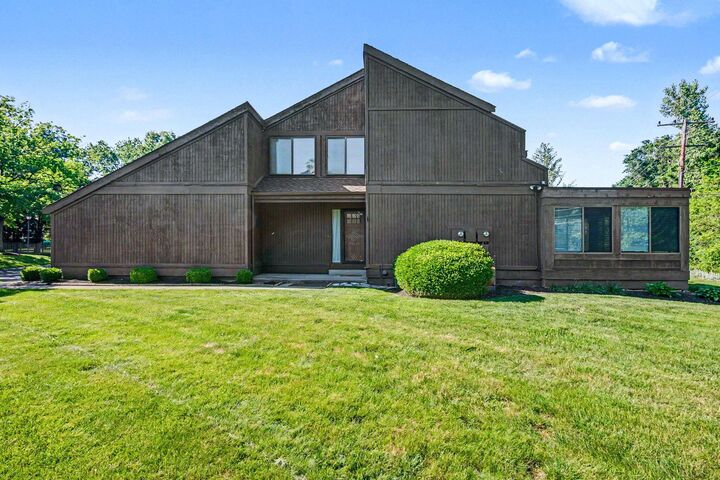 Property Photo: 2129 Brookhurst Avenue OH 43229