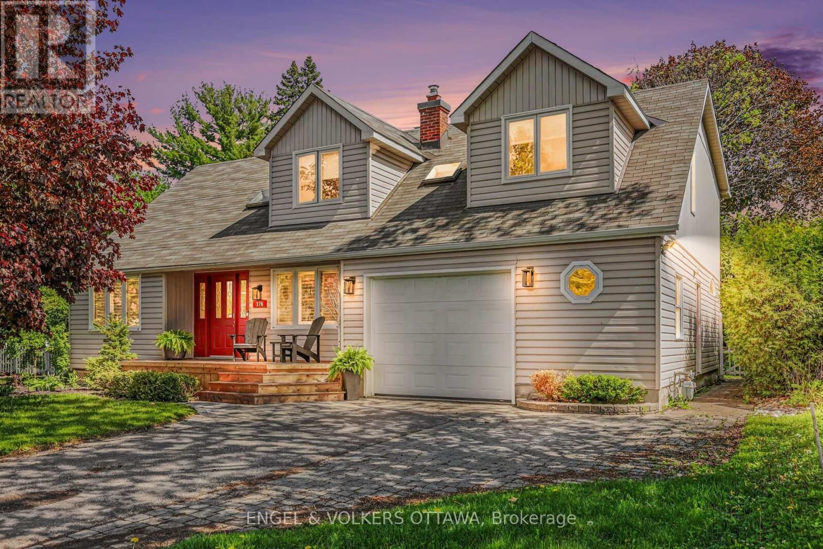 Property Photo:  176 Sanford Avenue  ON K2C 0E9 