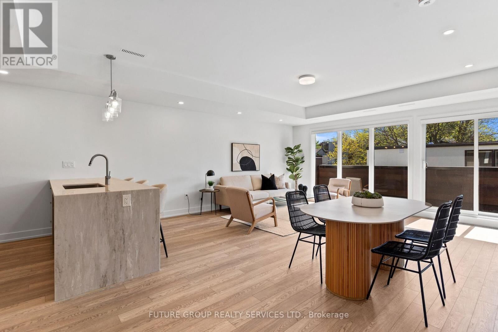 Property Photo: 86 Kenwood Avenue Unit 4 ON M6C 2S2