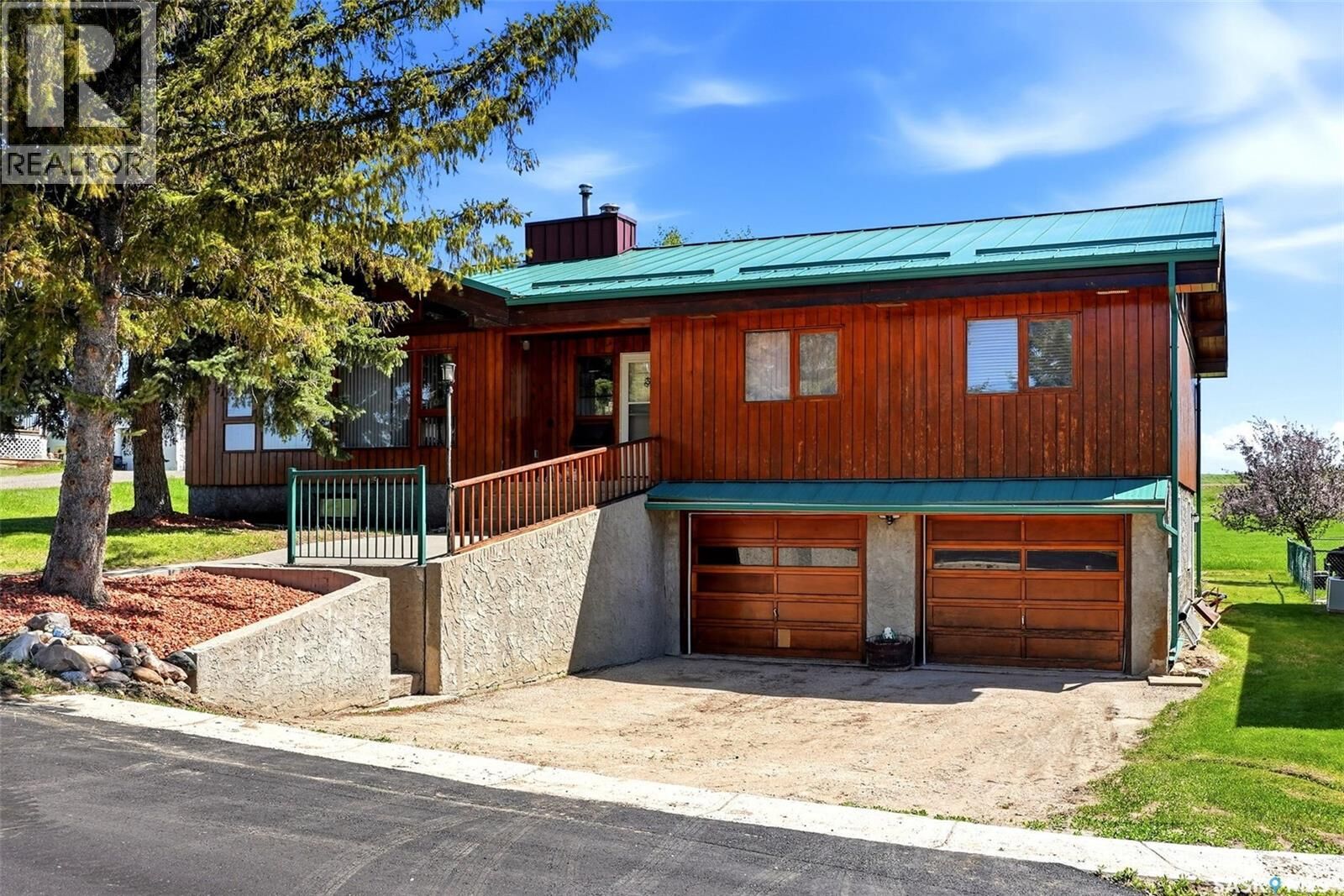 Property Photo: 45 Miller Crescent E SK S0G 3C0