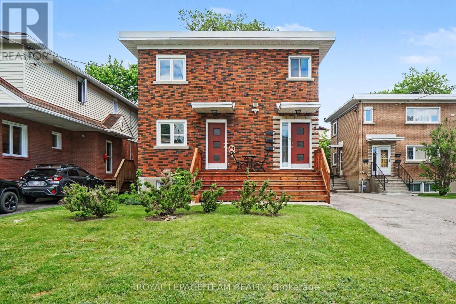 Property Photo:  707 Edison Avenue  ON K2A 1W2 