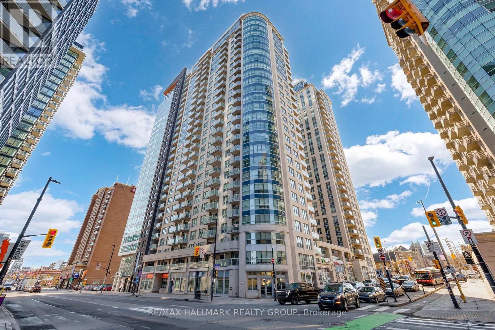 Property Photo:  242 Rideau Street 1504  ON K1N 0B7 